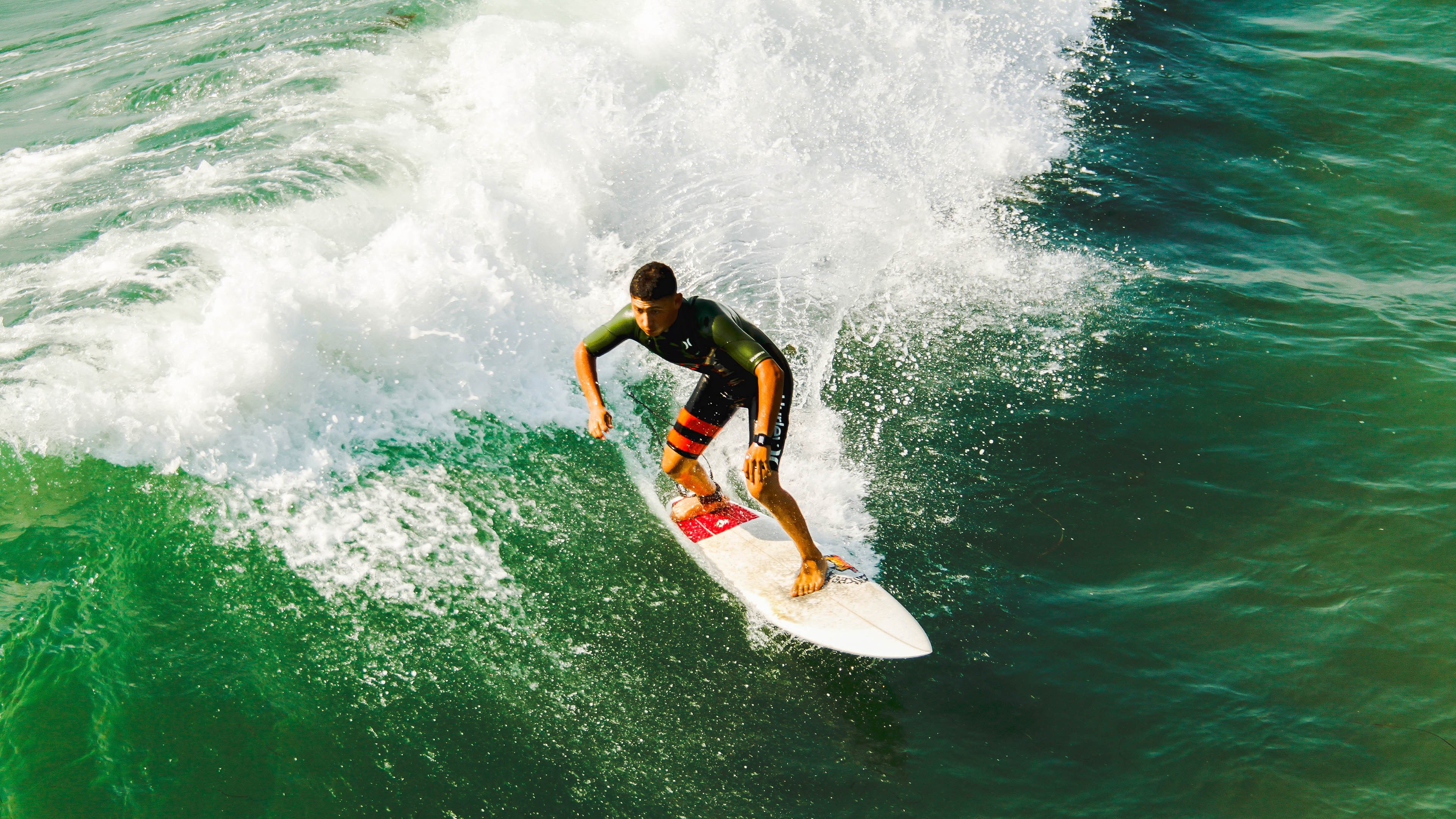伦纳德带队势如破竹！上海大鲨鱼主场击落老鹰